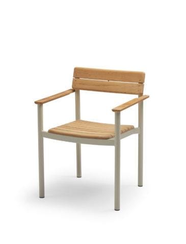 Fritz Hansen PELAGUS -käsinojallinen tuoli, kermanvalkoinen/tiikki