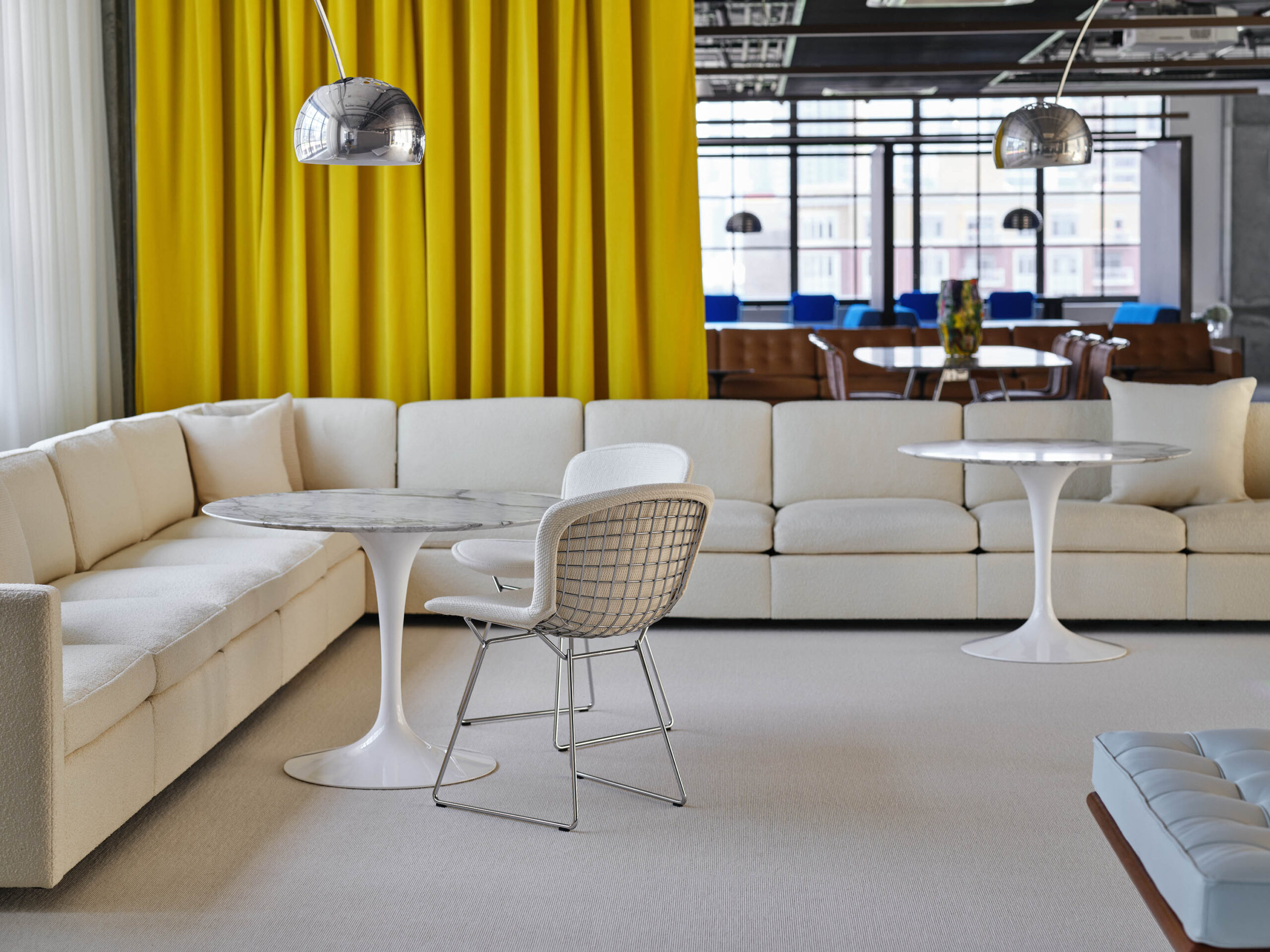 Knoll SAARINEN TULIP dining table, round - Image 4