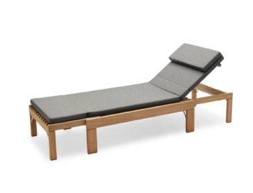 Fritz Hansen RIVIERA -aurinkotuoli tyynyllä, tummanharmaa