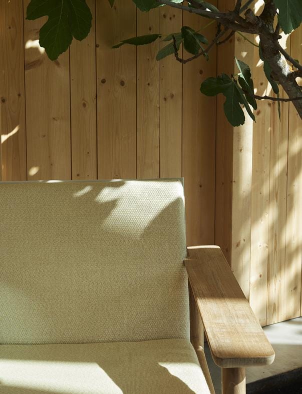Fritz Hansen PELAGUS -nojatuoli tyynyllä, hiekka/tiikki/keltainen - Image 2