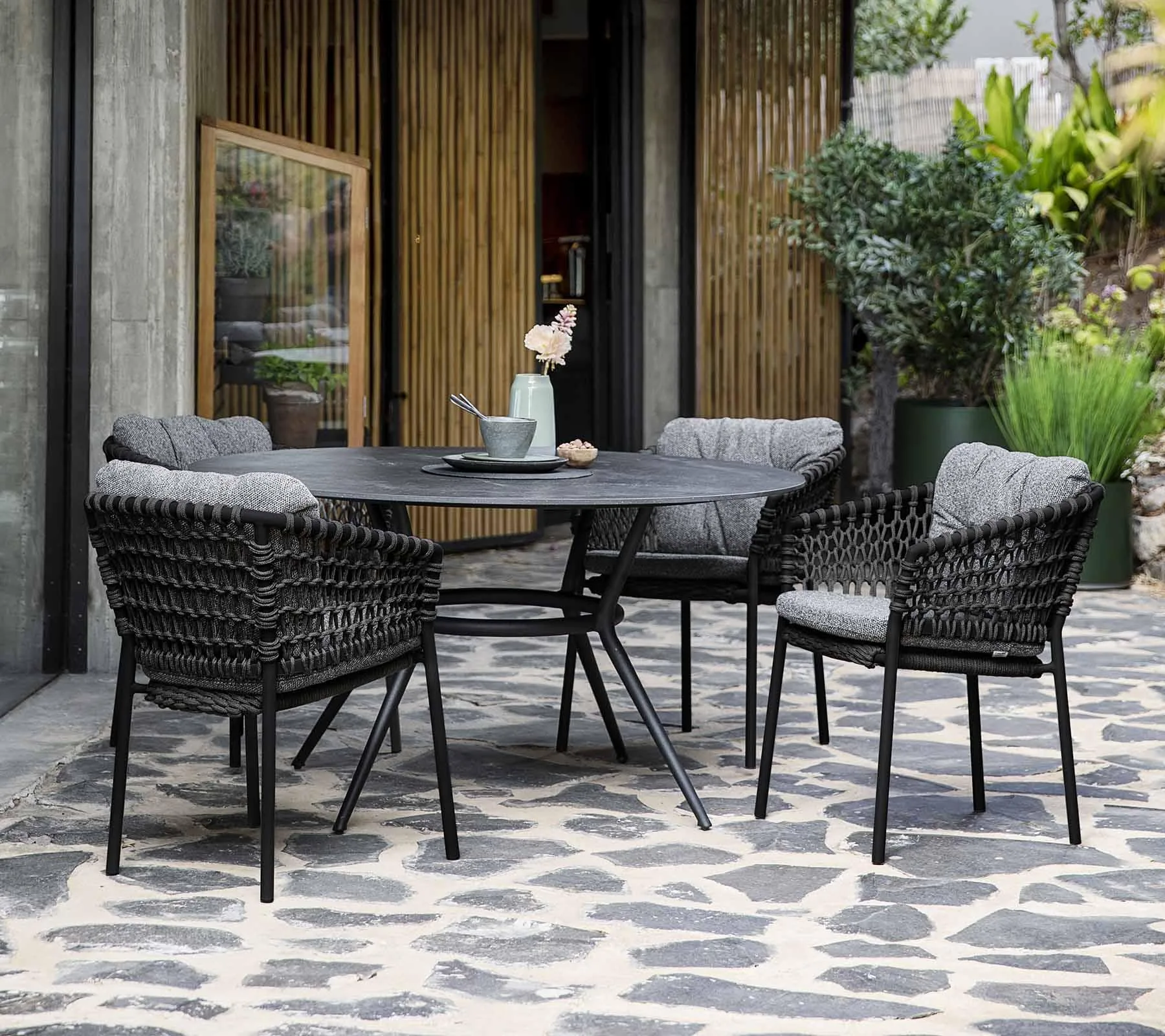 Cane-line OCEAN chair with cushions, dark grey - Image 3