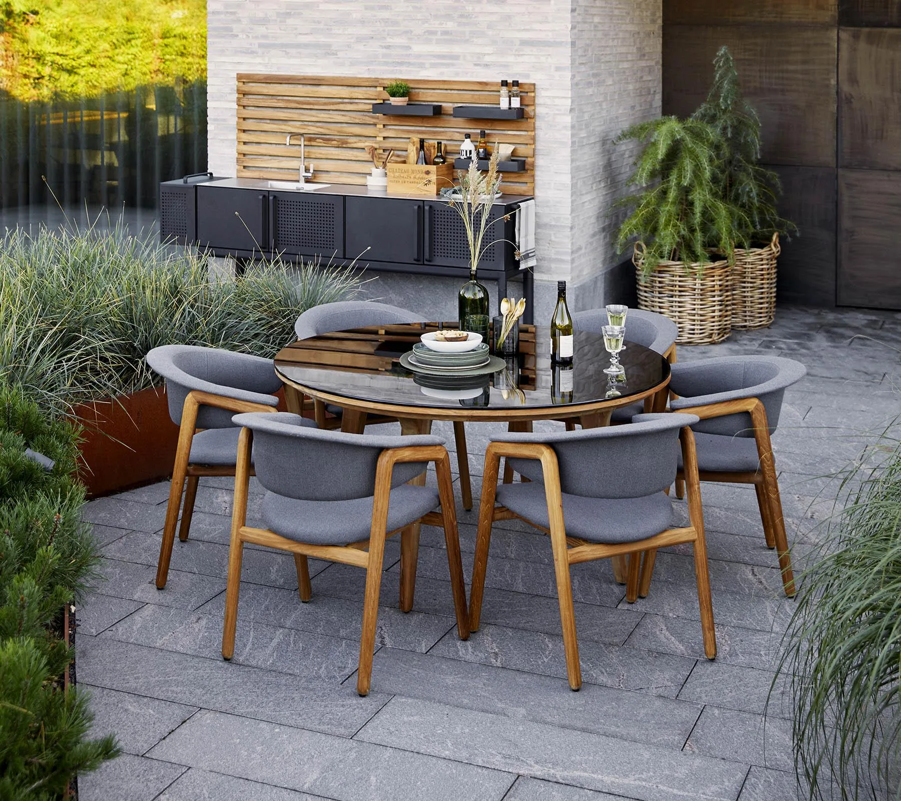 Cane-line ASPECT -dining table Ø 144 cm, smokey black glass / teak - Image 4
