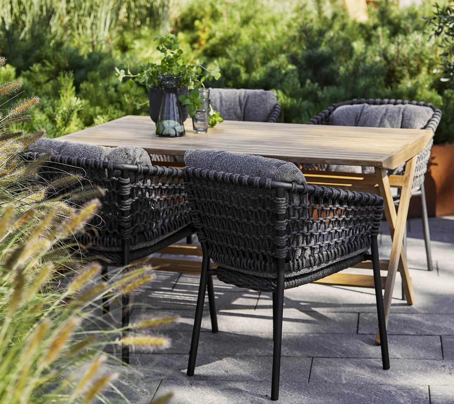 Cane-line OCEAN chair with cushions, dark grey - Image 2