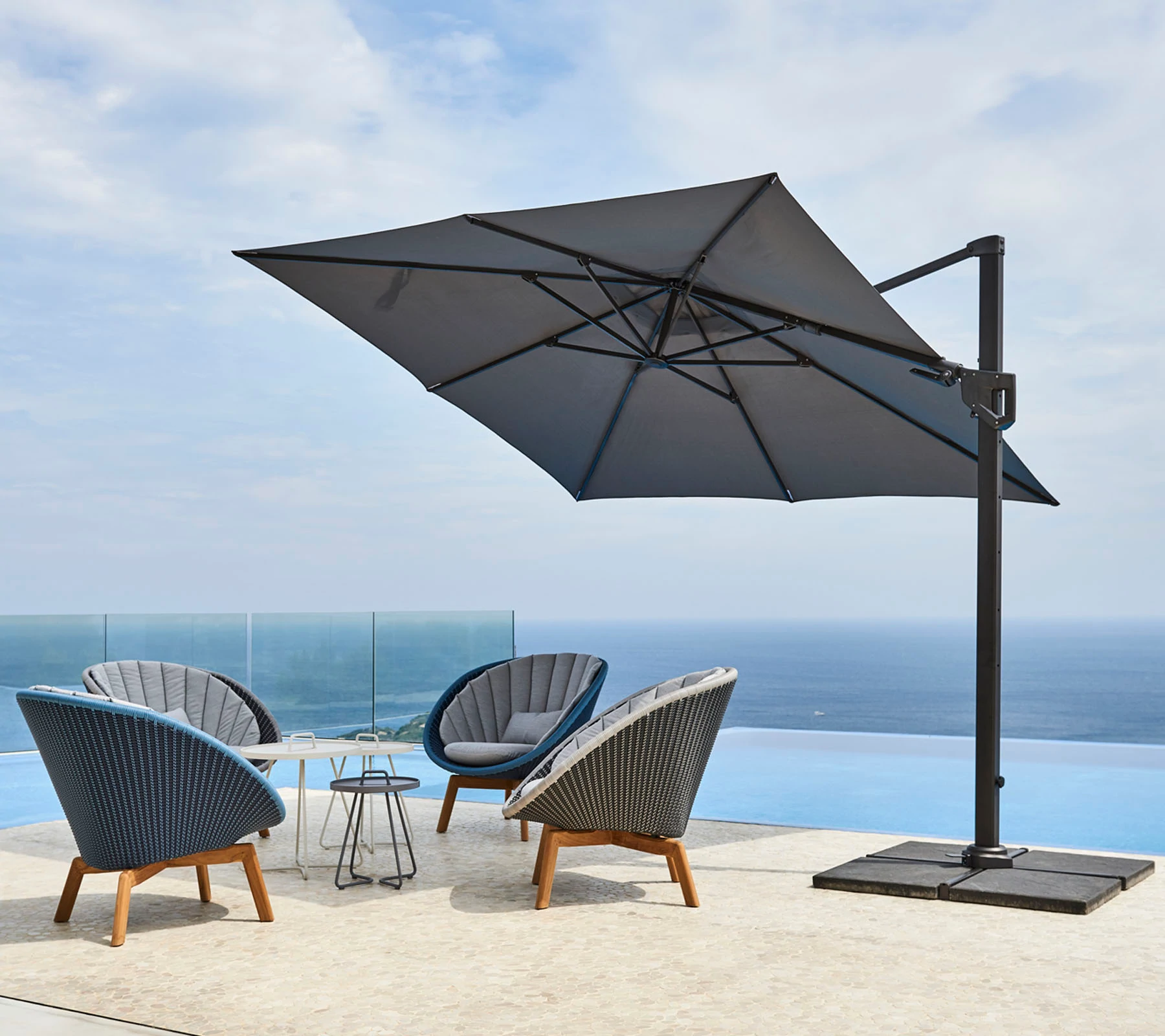 Cane-line HYDE LUXE -tilt parasol 3x3 m with base, anthracite - Image 4