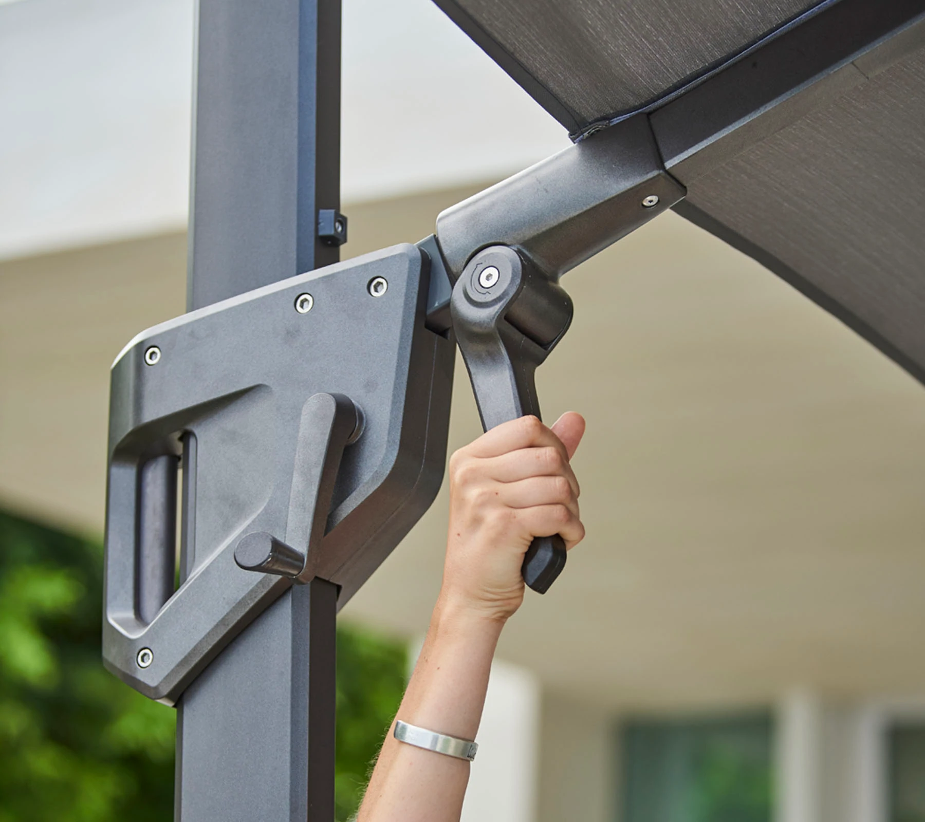 Cane-line HYDE LUXE -tilt parasol 3x3 m with base, anthracite - Image 3