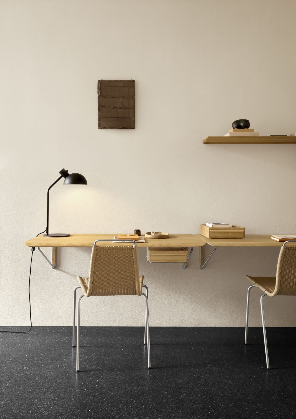 Carl Hansen AB019 -seinäkiinnitteinen työpöytä laatikolla - Image 6