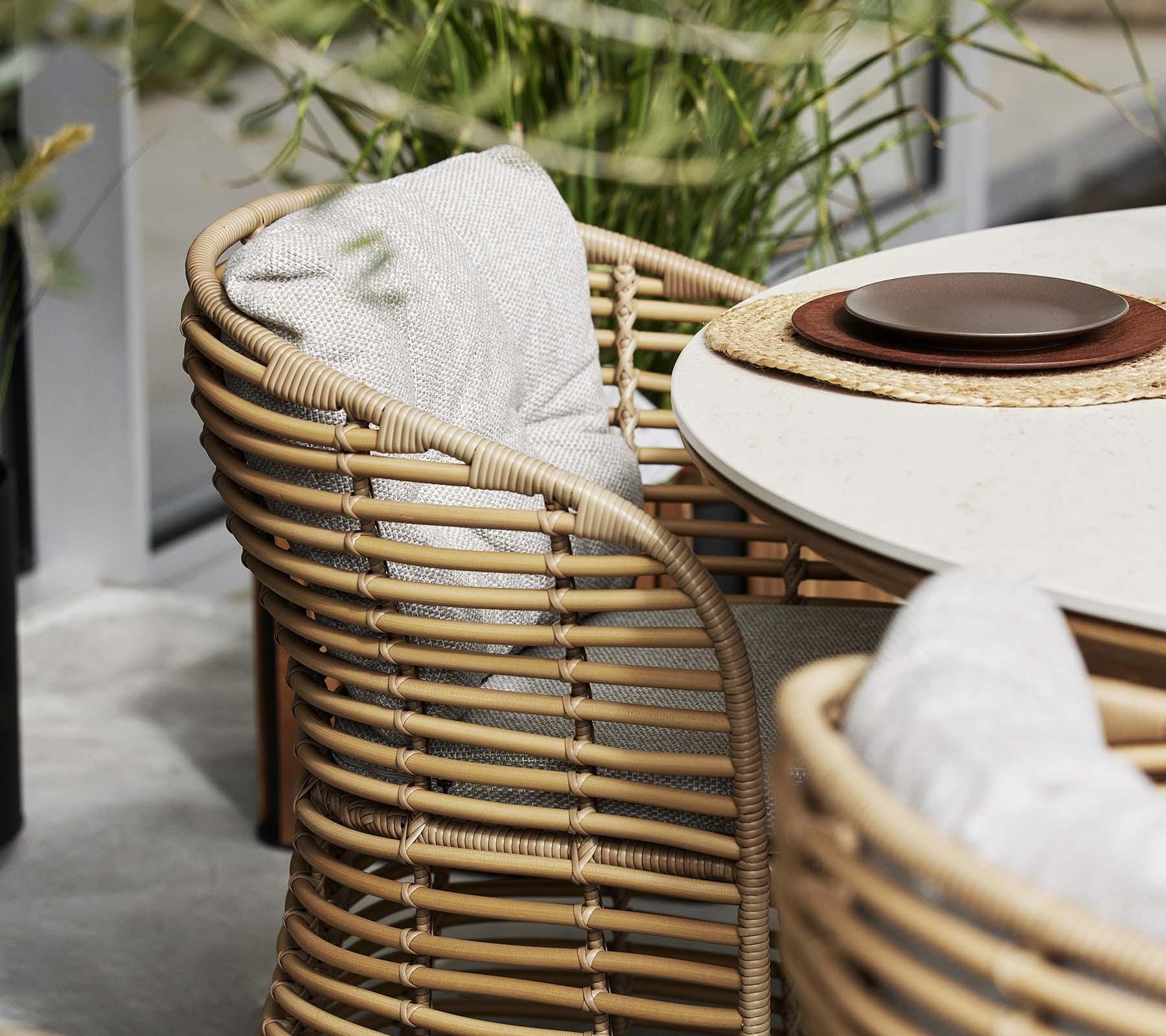 Cane-line ASPECT -ruokapöytä Ø144 cm, beige (travertine look)/tiikki - Image 3
