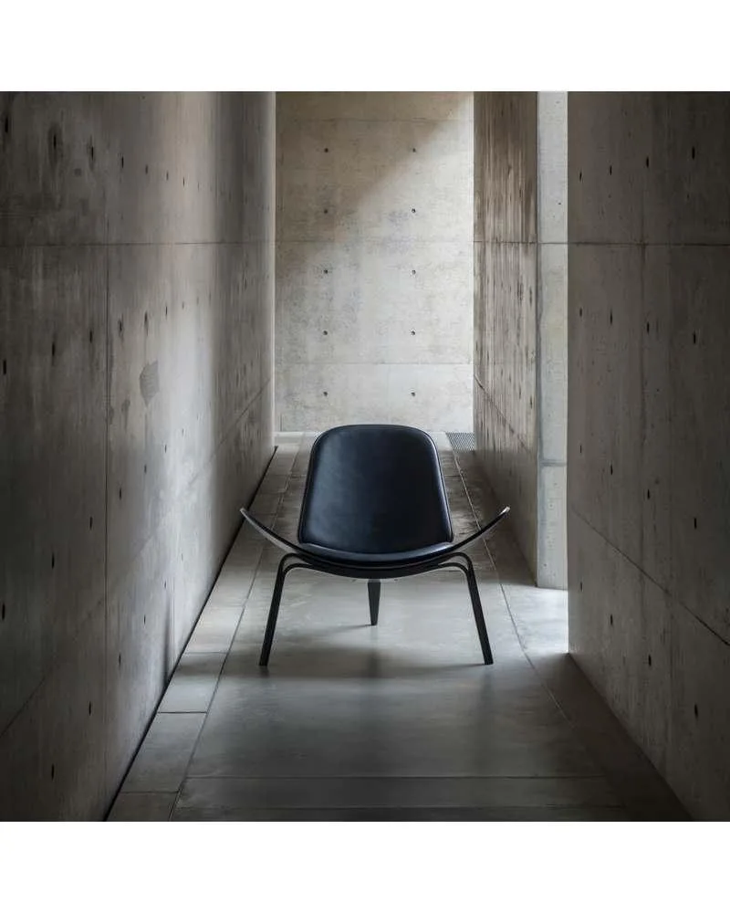 Carl Hansen CH07 chair, lacquered oak/black leather - Image 4
