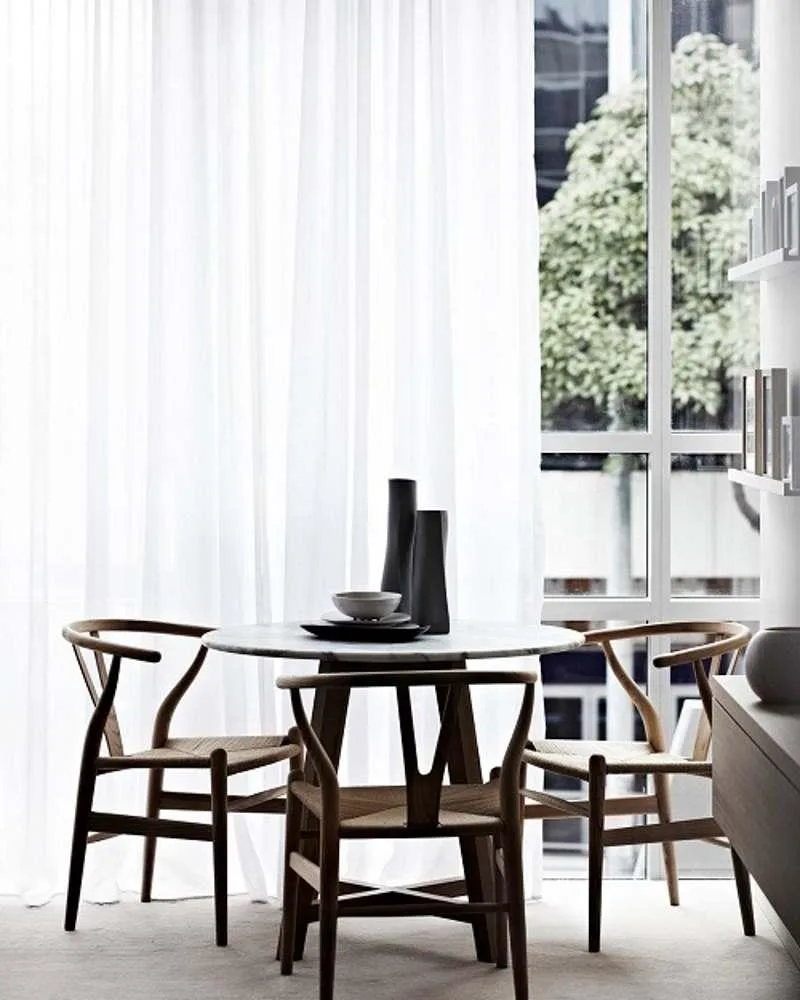 Carl Hansen CH24 -tuoli, öljytty savupetsattu tammi/luonnonvärinen istuin - Image 4