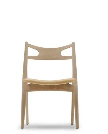 Carl Hansen CH29P -tuoli, saippuoitu tammi/nahka