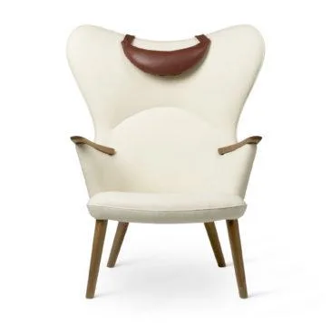 Carl Hansen CH78 MAMA BEAR armchair, white / oiled walnut