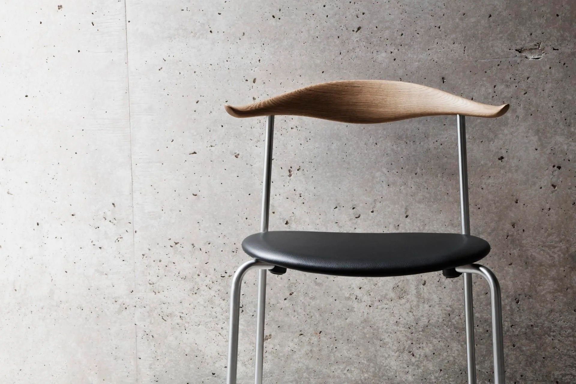 Carl Hansen CH88P -tuoli, öljytty tammi/musta nahka - Image 3