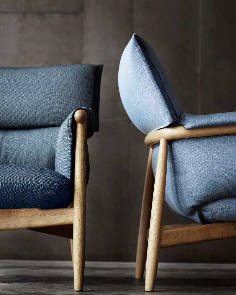 Carl Hansen E015 EMBRACE armchair, oiled oak / fabric upholstery - Image 6