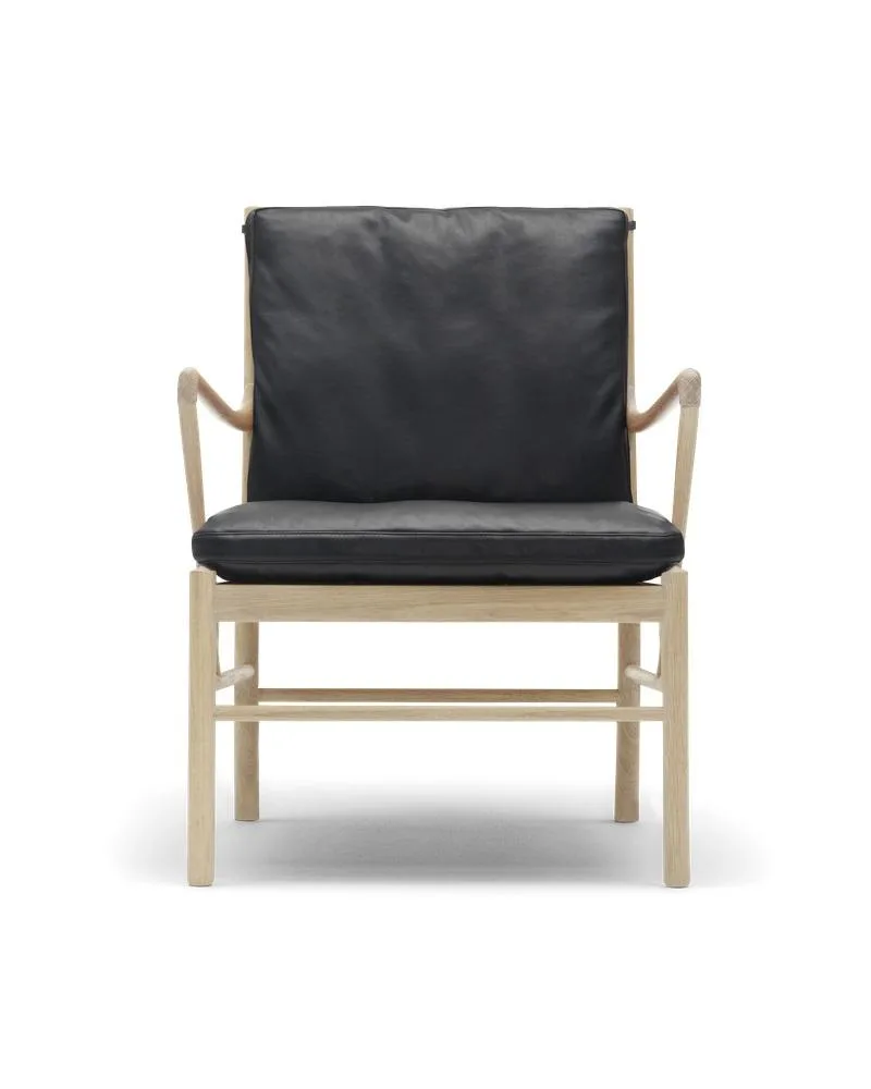 Carl Hansen OW149 COLONIAL -nojatuoli, saippuoitu tammi/musta nahka