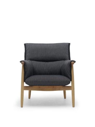 Carl Hansen E015 EMBRACE armchair, oiled oak / fabric upholstery
