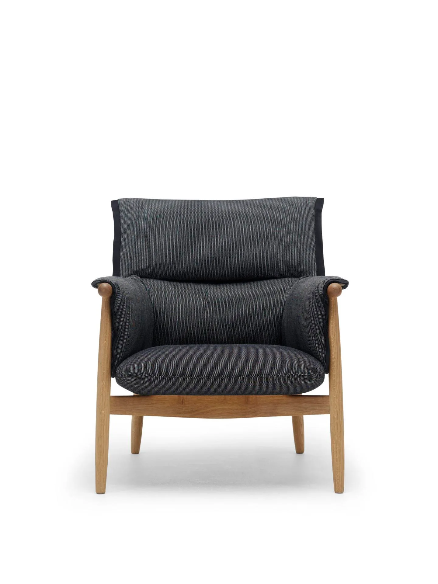 Carl Hansen E015 EMBRACE armchair, oiled oak / fabric upholstery