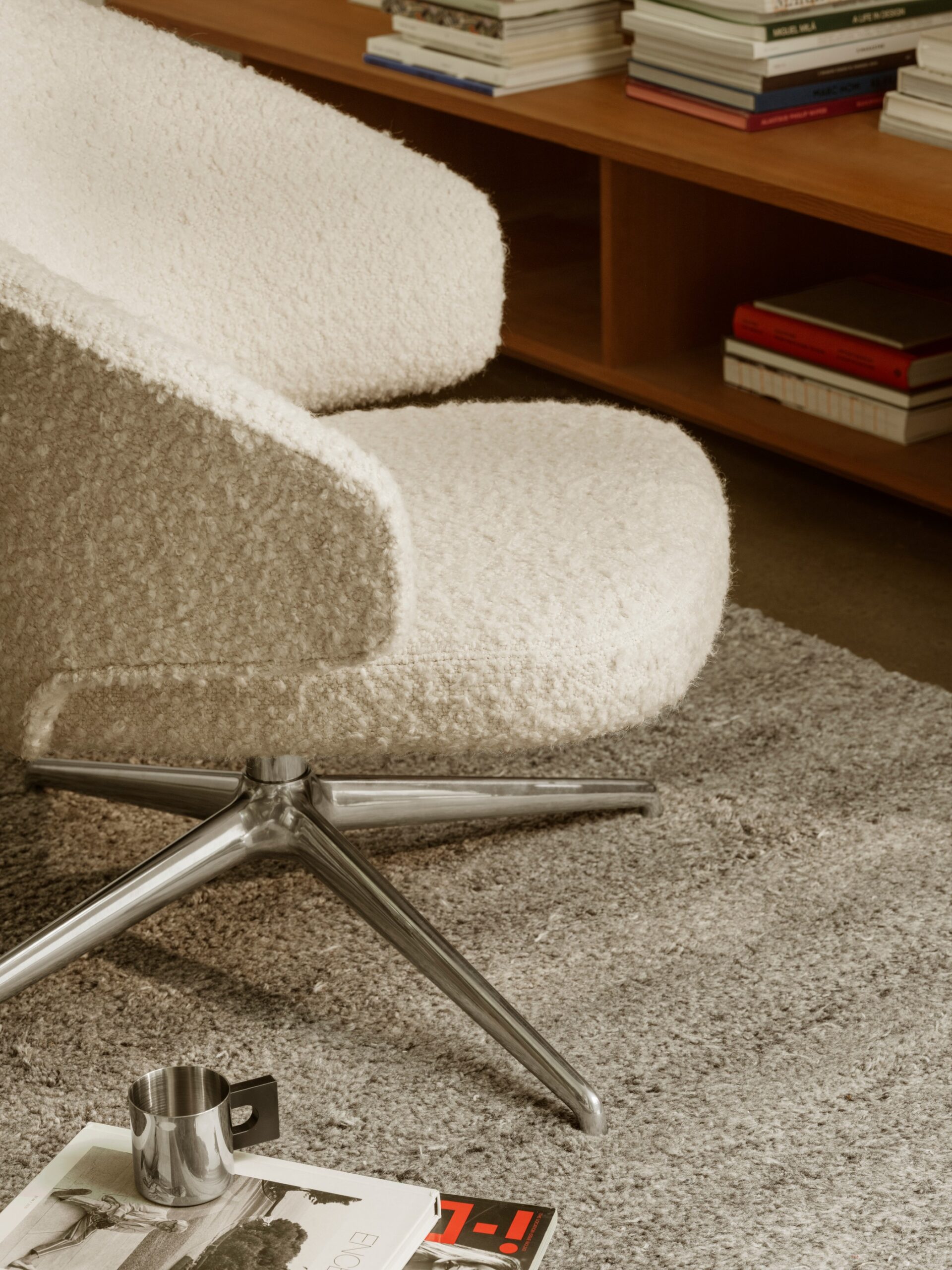 Fritz Hansen LET-nojatuoli pyörivällä jalustalla - Image 3