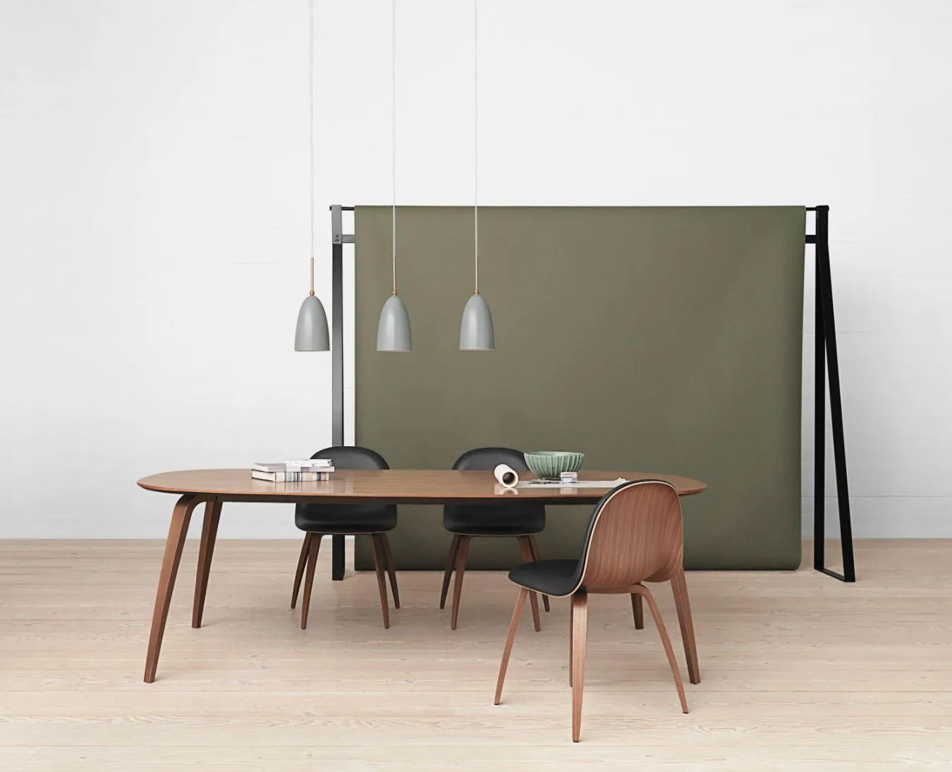 GUBI ruokapöytä, 180x90cm, lakattu pähkinä - Image 2