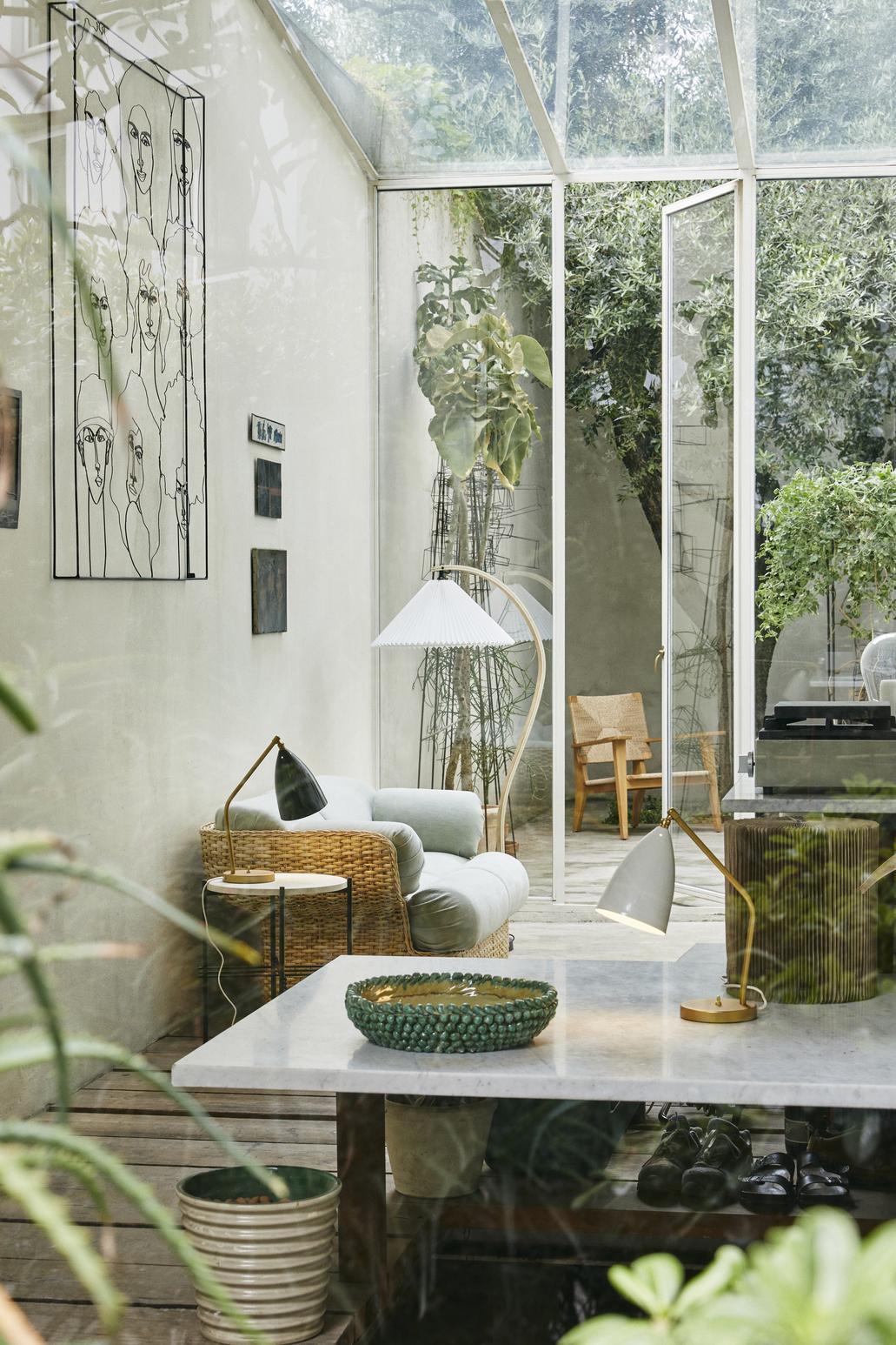 GUBI F-CHAIR lounge chair - Image 3