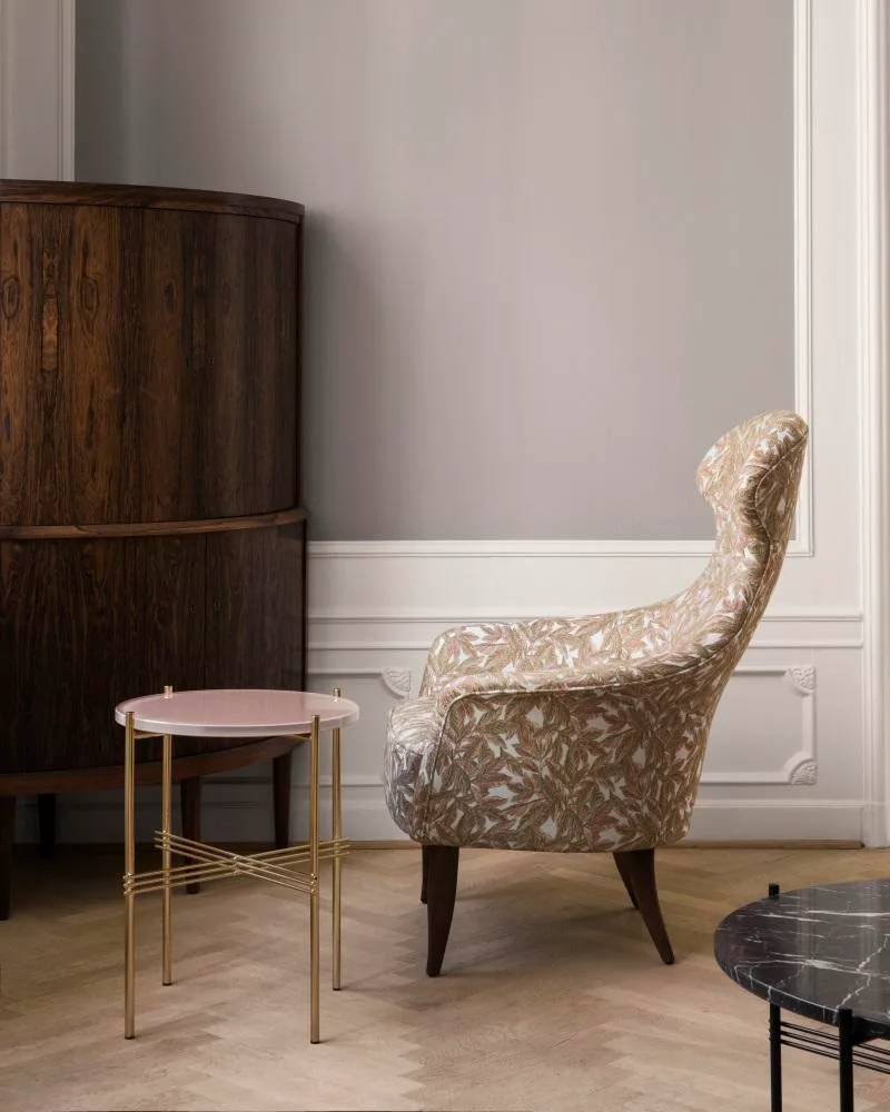 GUBI TS side table Ø40 cm, white marble / black - Image 5