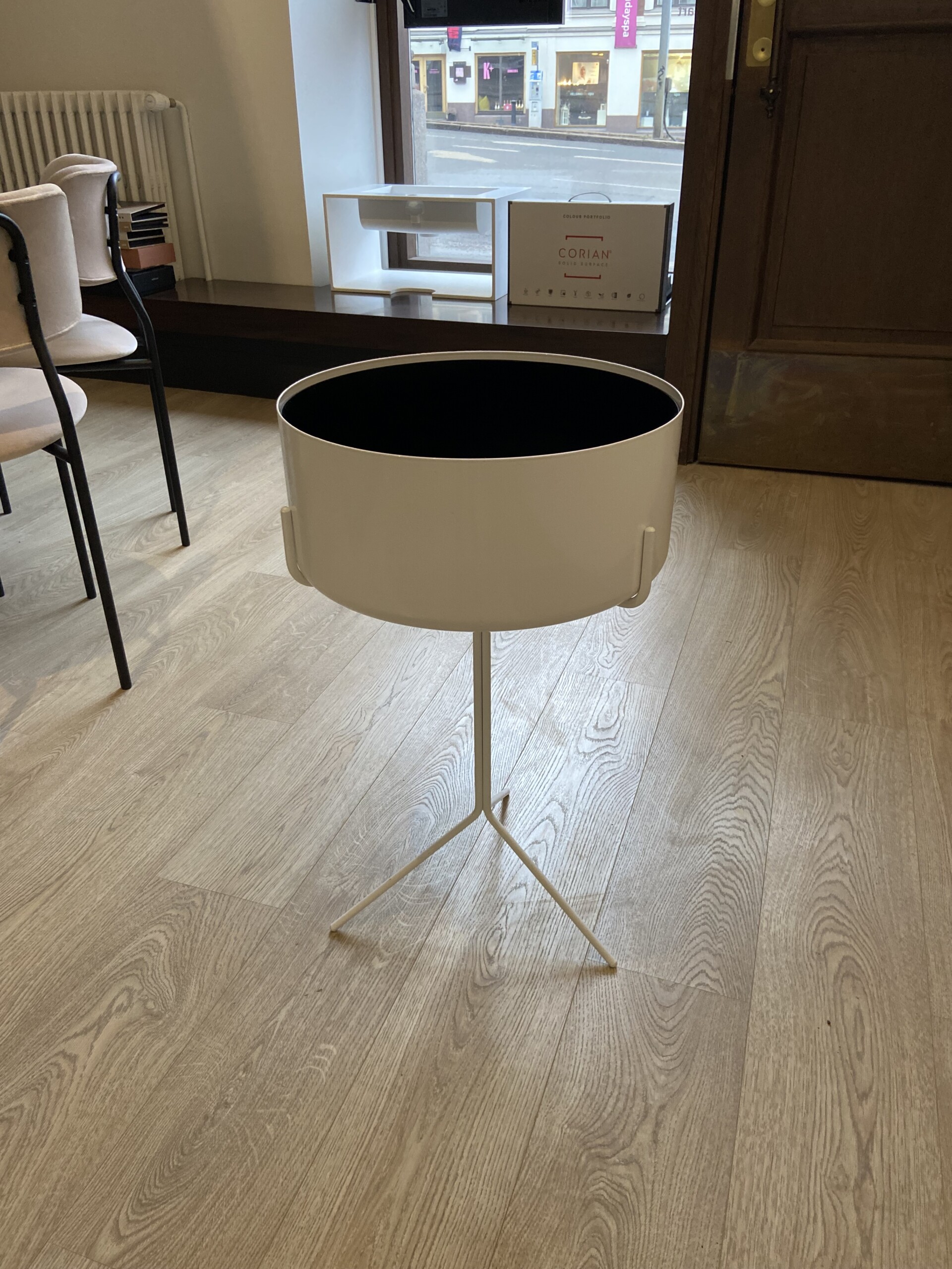 Swedese DRUM-pöytä/ruukku, korkea, valkoinen, outlet - Image 2