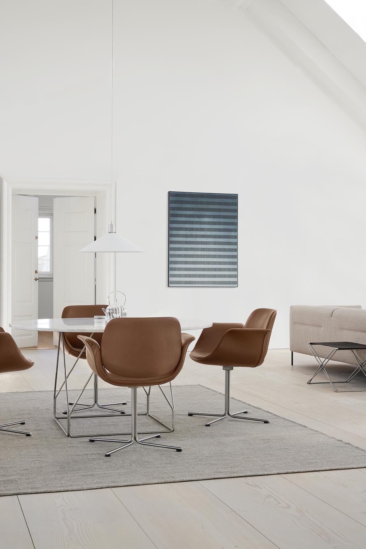 Fredericia JG -ruokapöytä, Ø140cm, valkoinen marmori/ruostumaton teräs - Image 3