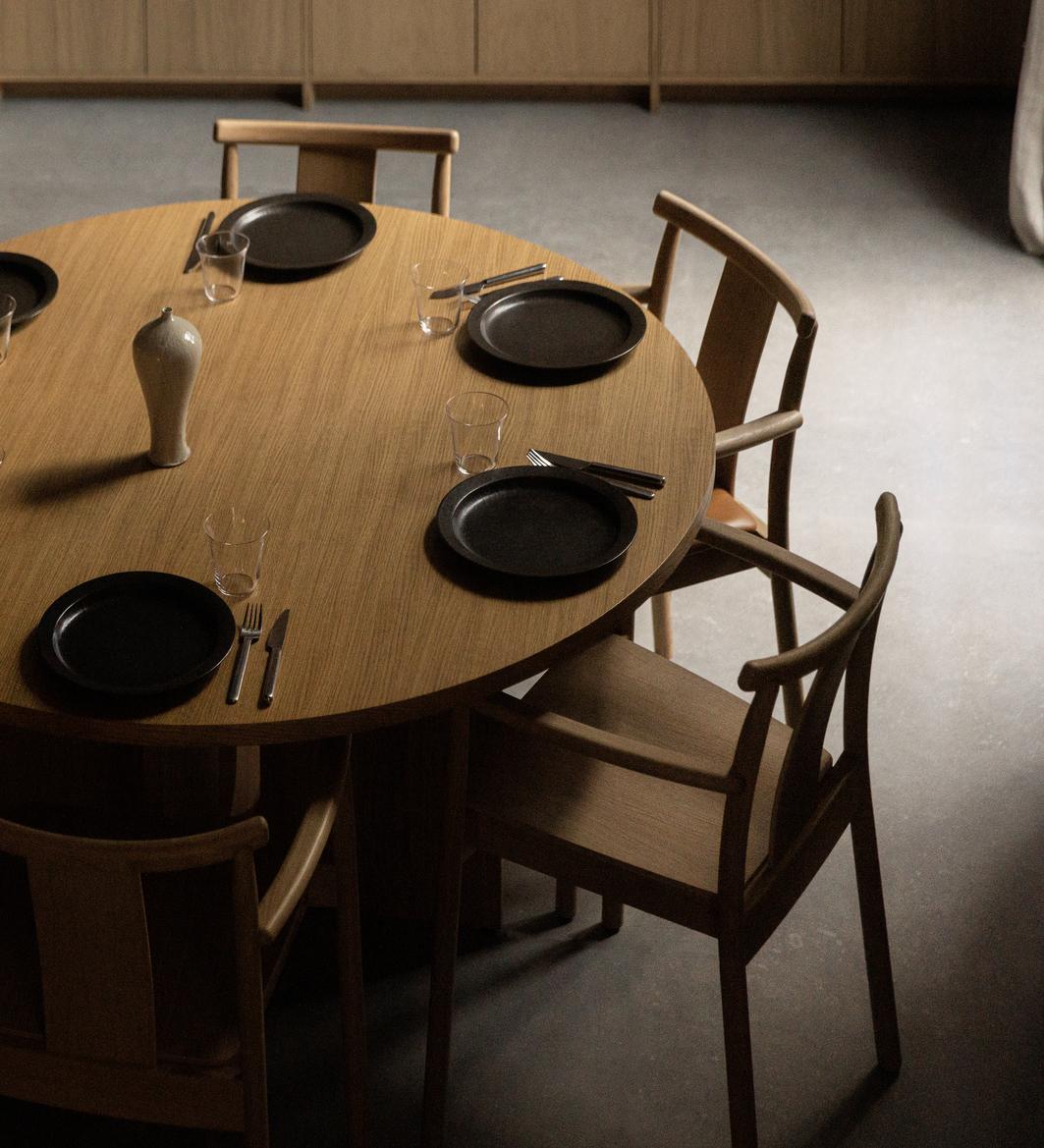 Audo Copenhagen ANDROGYNE dining table - Image 9