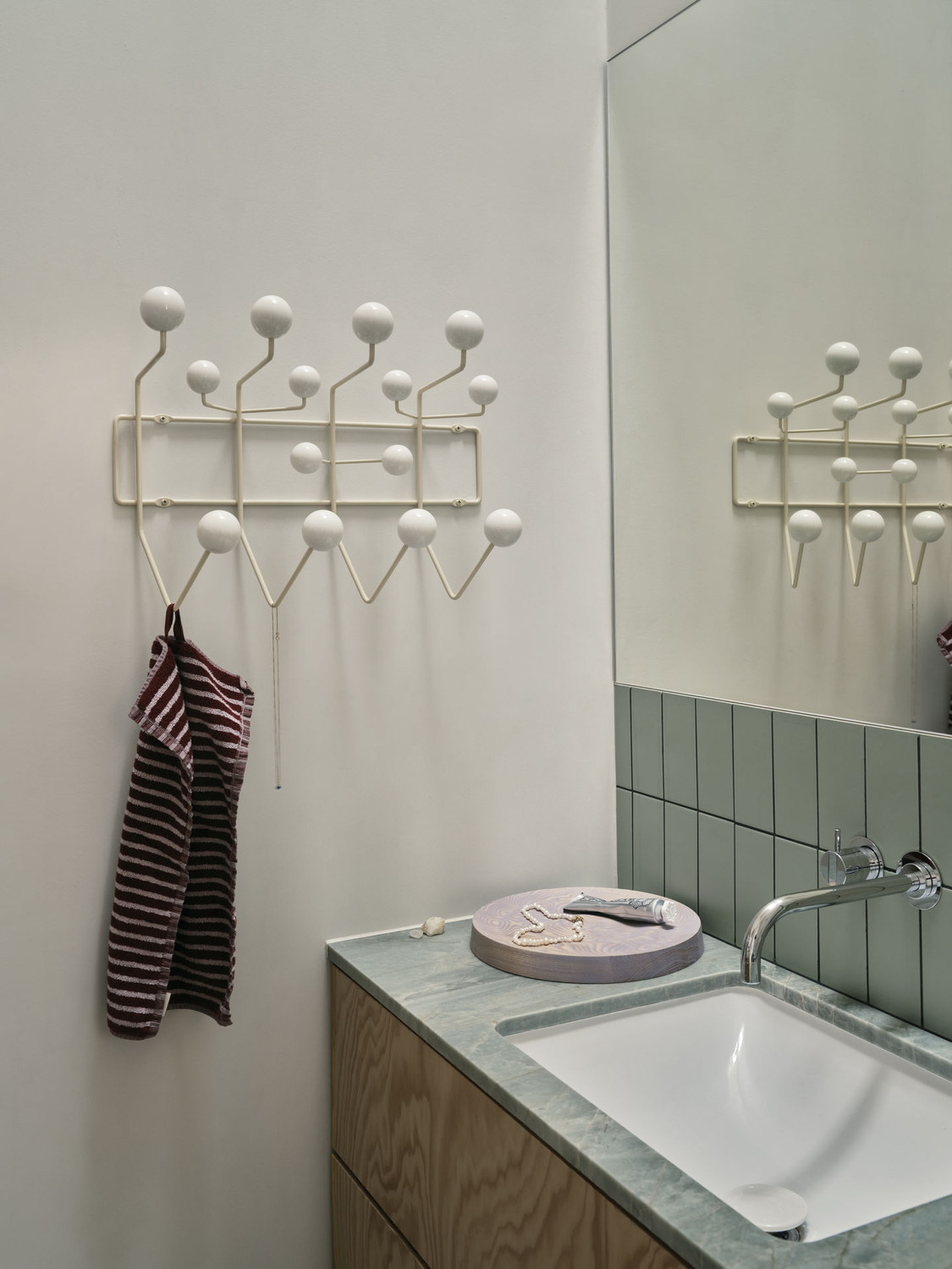 Vitra HANG IT ALL -naulakko - Image 4