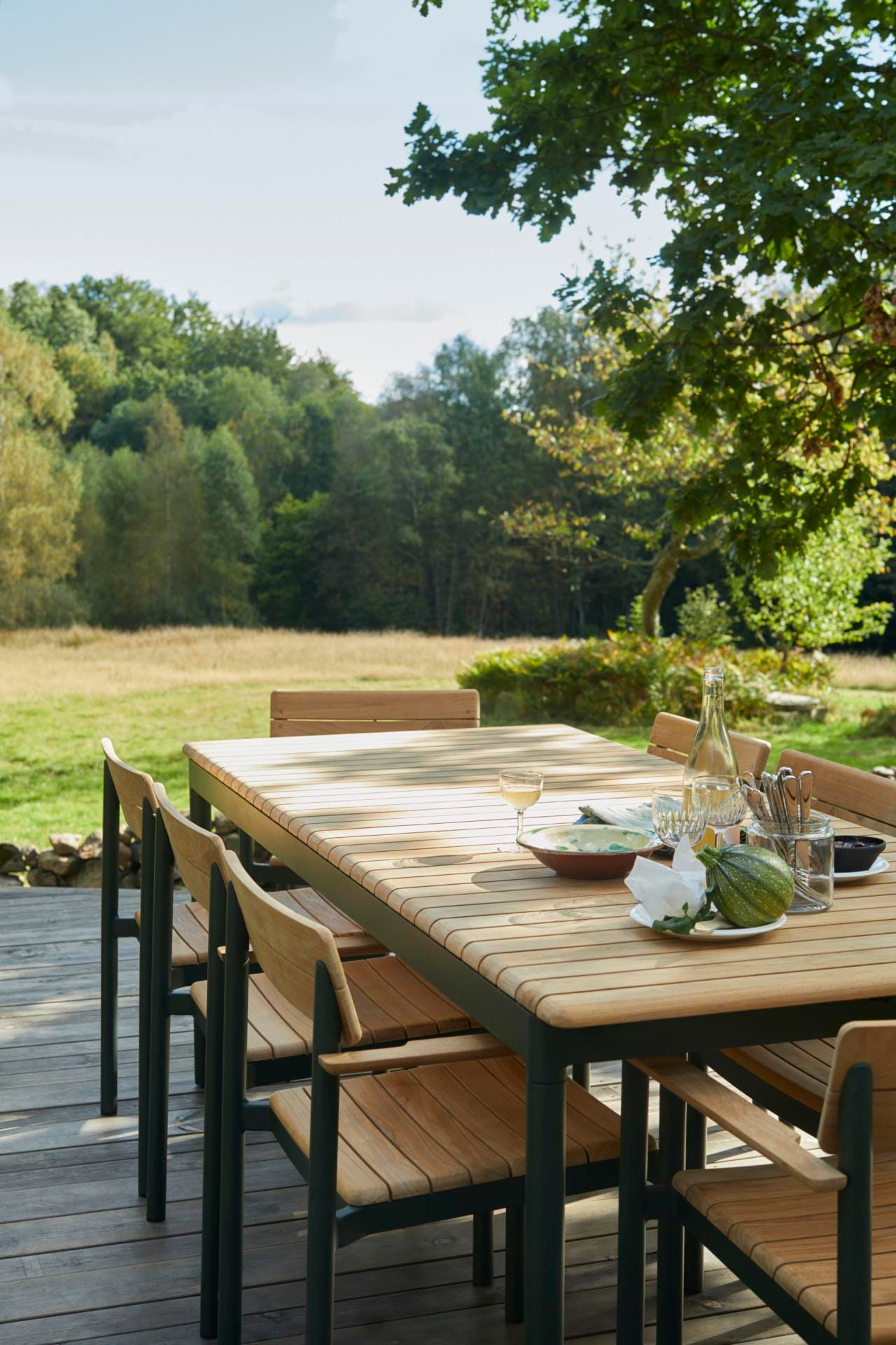 Fritz Hansen PELAGUS -ruokapöytä, tummanvihreä/tiikki - Image 4