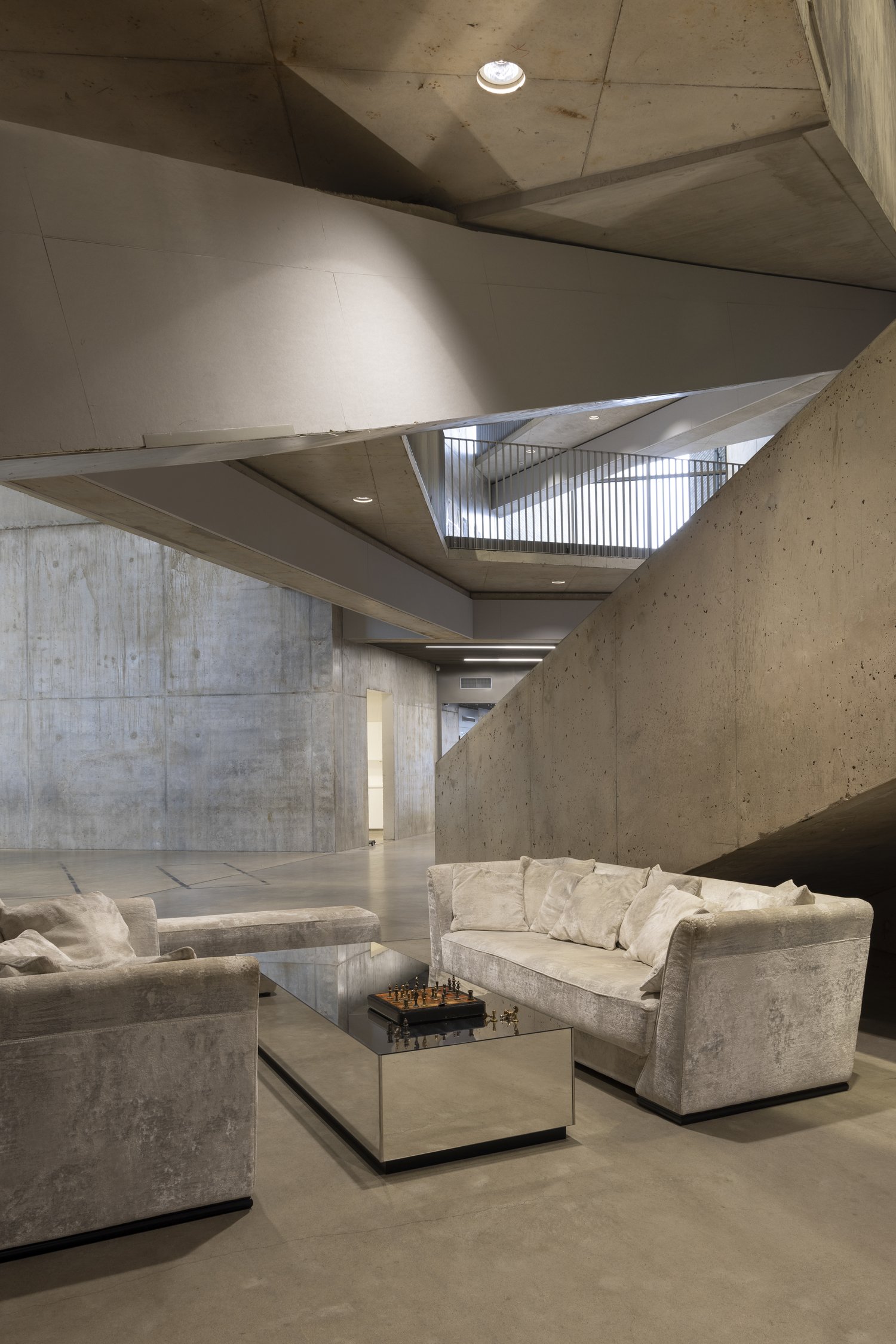Fleming Collection BORGHESE-rahi - Image 5