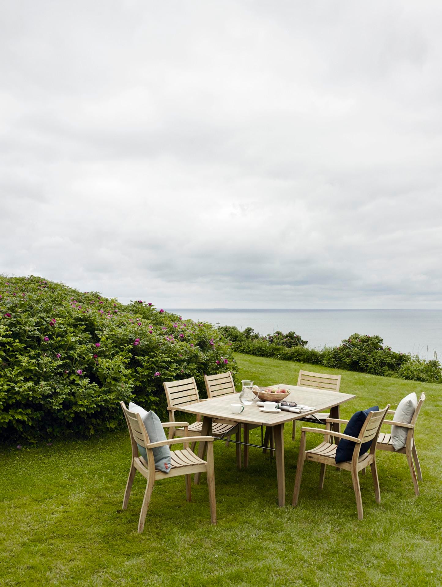 Fritz Hansen BALLARE -dining table - Image 4