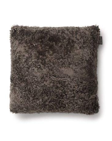 Skinnwille CURLY -tyynynpäällinen, 45x45 cm, tummanruskea