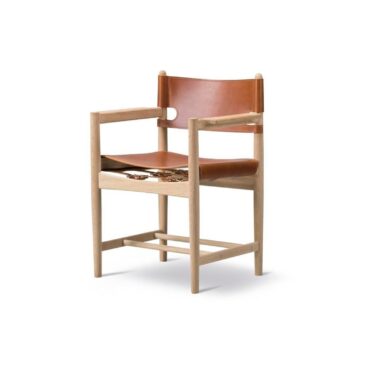 Fredericia THE SPANISH DINING CHAIR, käsinojallinen, saippuoitu tammi/konjakkinahka