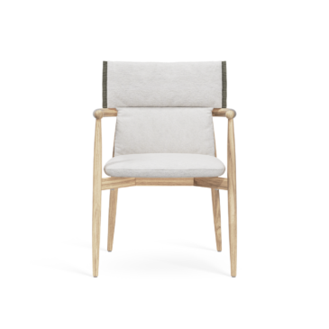 Carl Hansen E008 EMBRACE -tuoli, tyynyllä