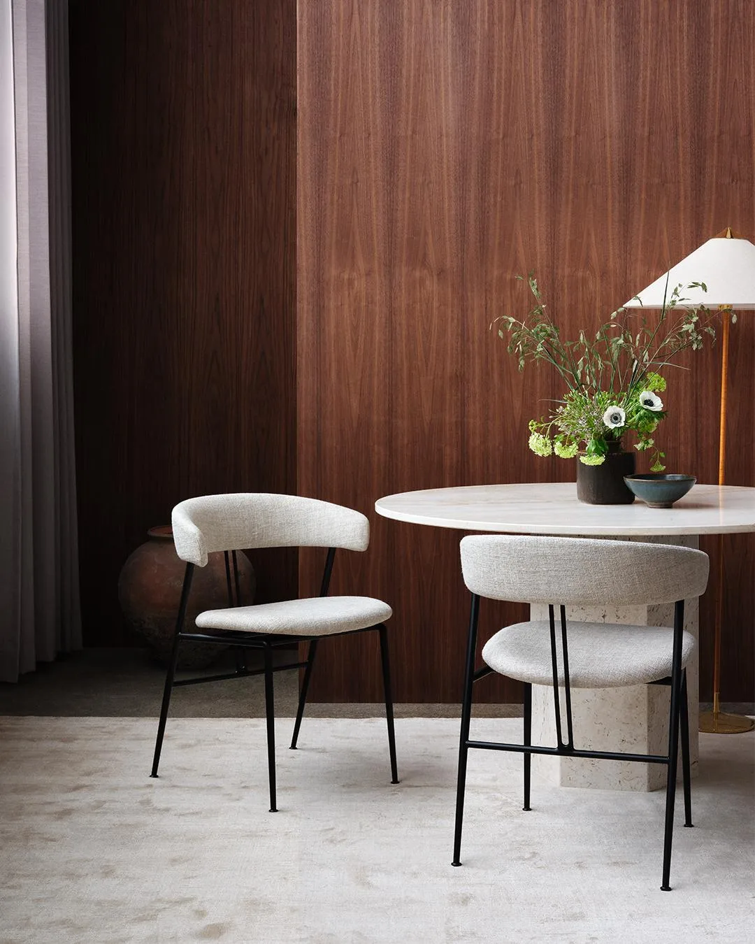 GUBI VIOLIN dining chair, fully upholstered, light grey - Image 4