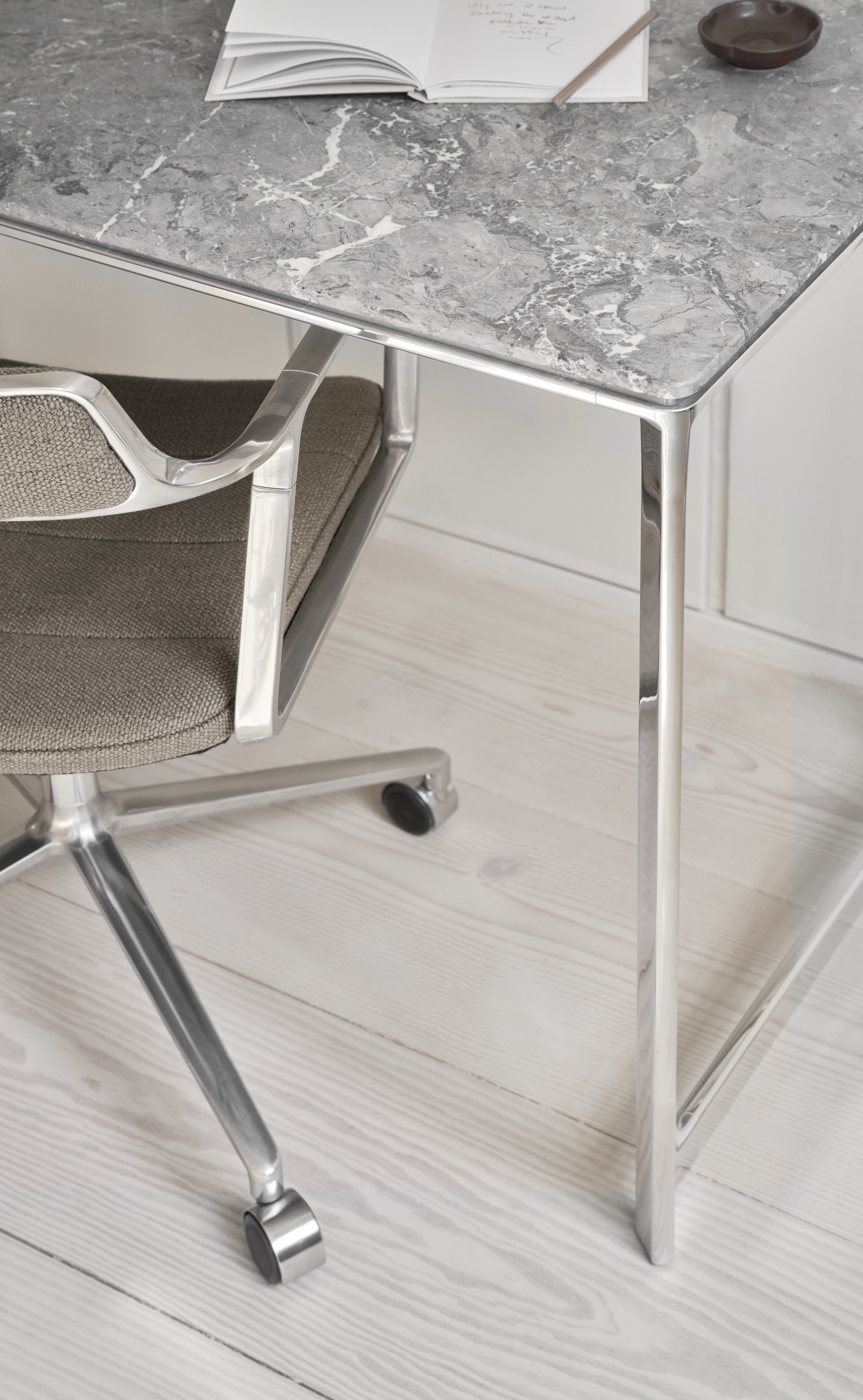 Vipp 453 SWIVEL+ chair - Image 5