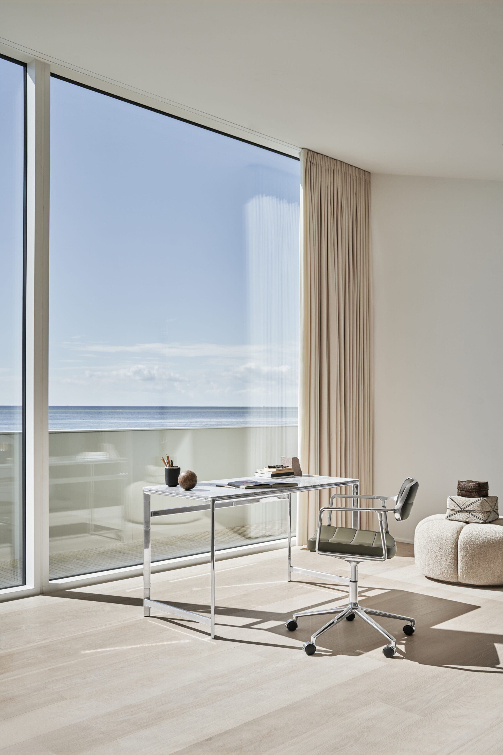 Vipp 453 SWIVEL+ chair - Image 11