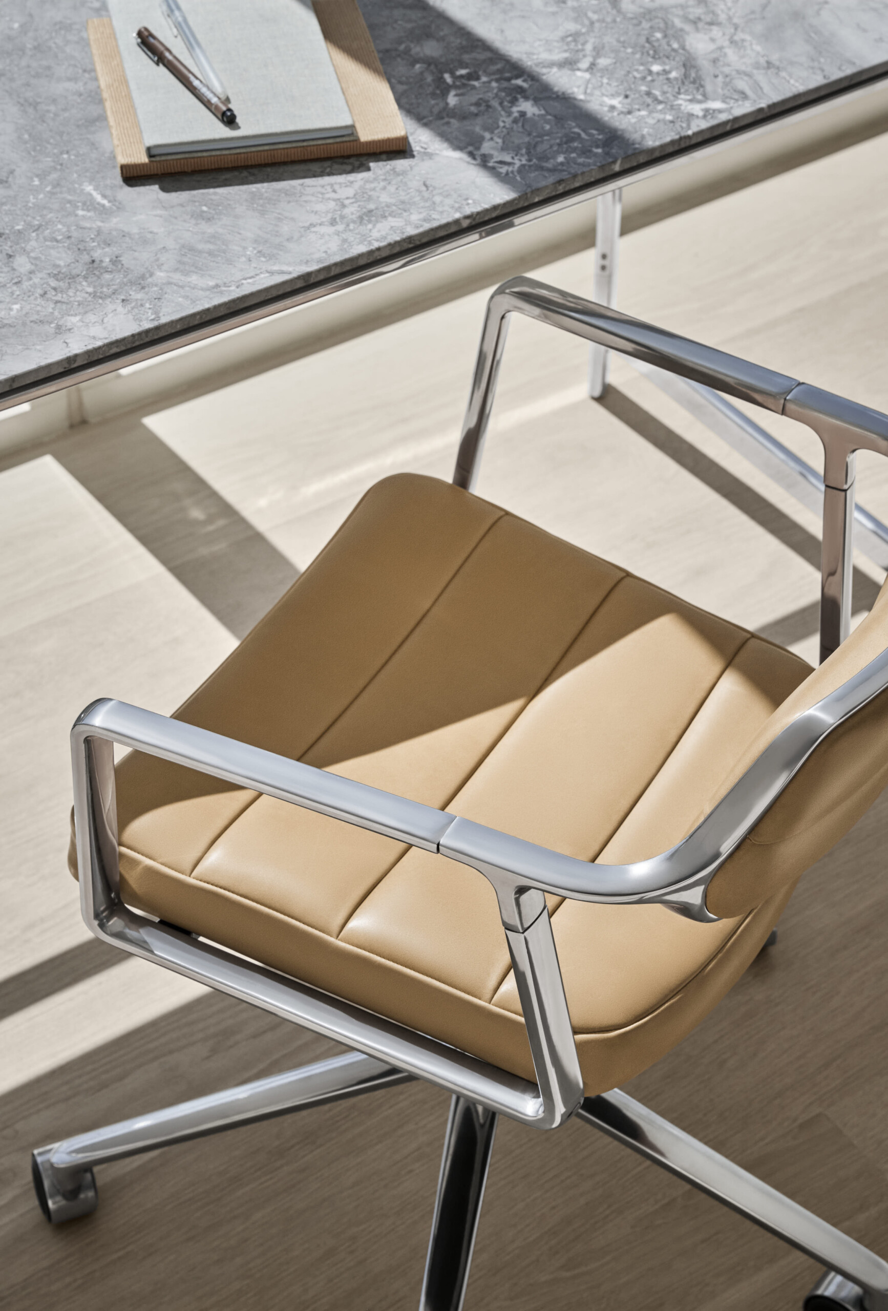 Vipp 453 SWIVEL+ chair - Image 14