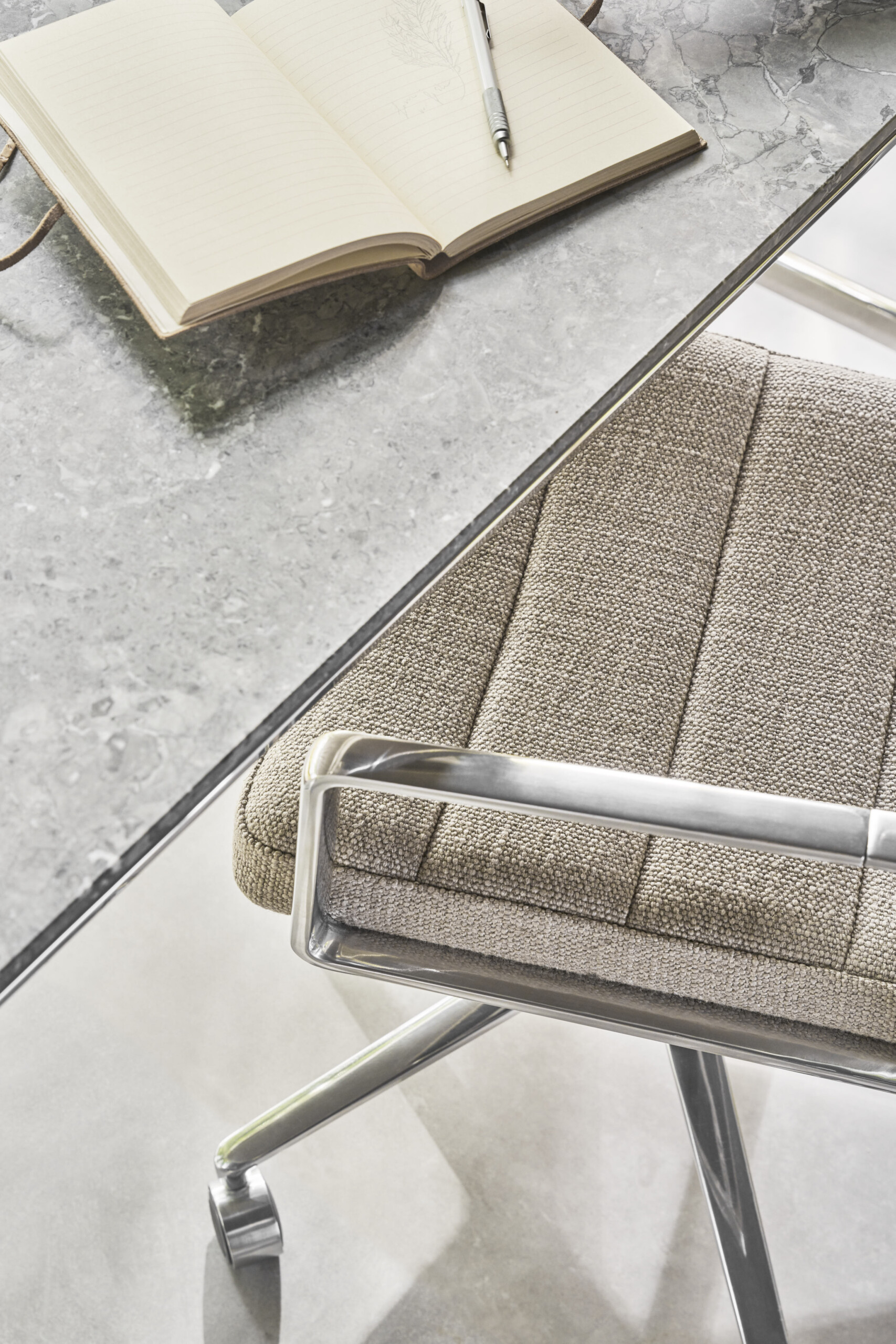 Vipp 453 SWIVEL+ chair - Image 18