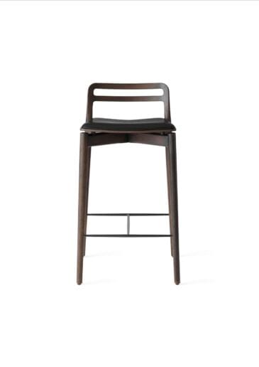 Vipp 484 CABIN -baarituoli, 67 cm, tumma tammi / musta nahka