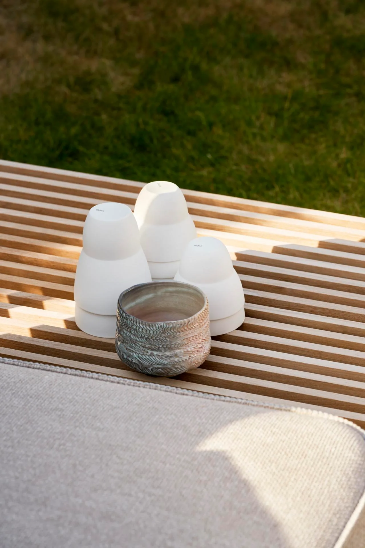 Vipp 720 Open-Air -sohva, vaaleanharmaa/beige/tiikki, oikea - Image 5