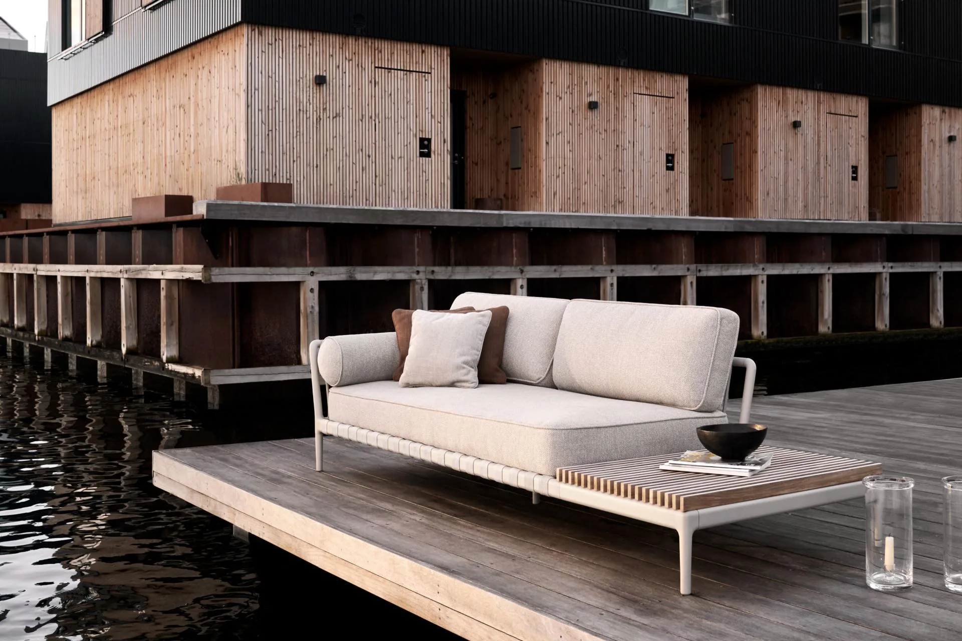 Vipp 720 Open-Air -sohva, vaaleanharmaa/beige/tiikki, oikea - Image 2